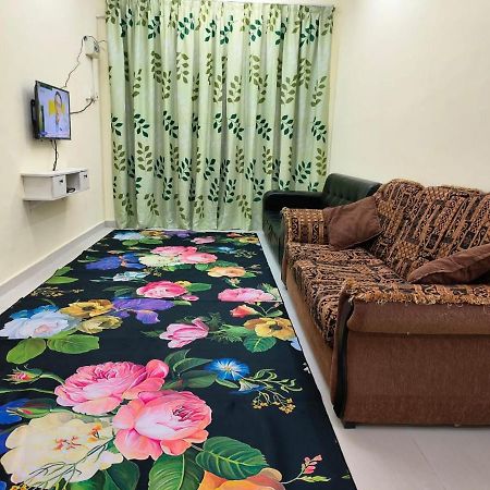 Wafiy Homestay Macang Екстер'єр фото