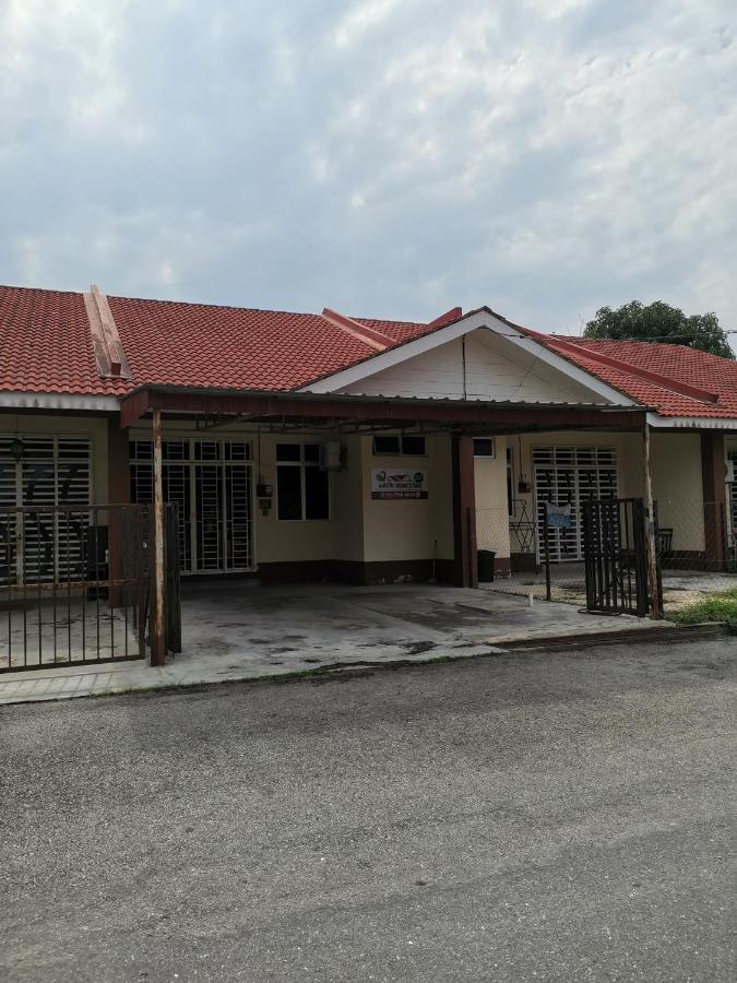 Wafiy Homestay Macang Екстер'єр фото